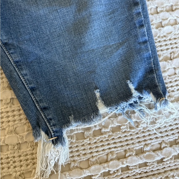 Good American Mid-Wash Frayed Hem Women's Jeans - Picture 4 of 4